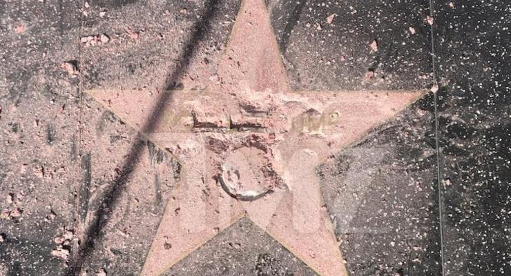 "Халк" разбил звезду Трампа на Аллее славы