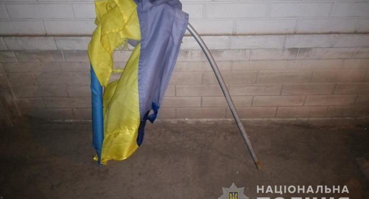В Харькове подросток надругался над флагом Украины
