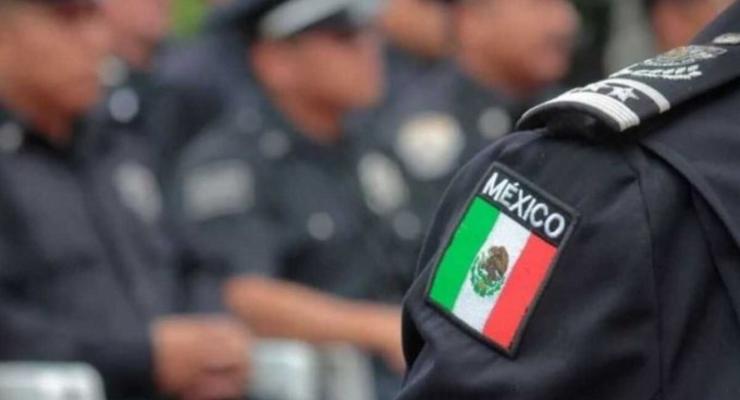 В Мексике обнаружили 12 человеческих тел в двух автомобилях - СМИ