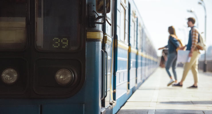 Укрзализныця начала перевод поездов на бесконтактную оплату