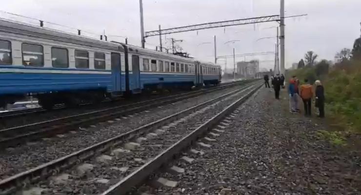В Киеве подросток лег под поезд и погиб