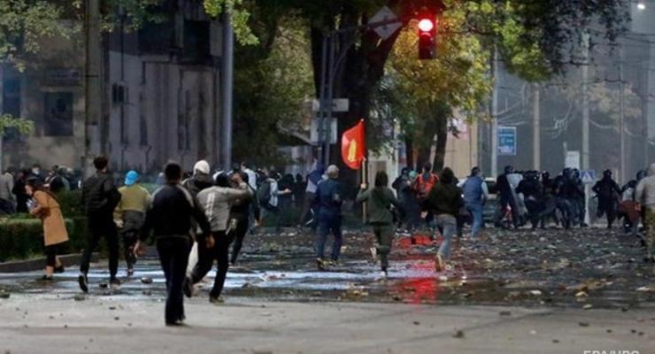 Протесты в Бишкеке: число пострадавших превысило 900
