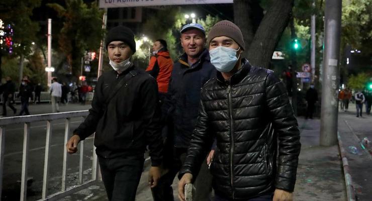 Число пострадавших в протестах в Бишкеке превысило тысячу