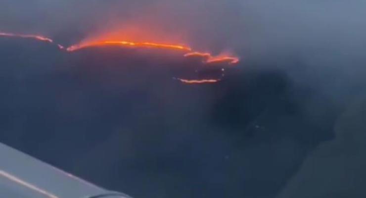 Пожар военного склада в РФ показали с самолета