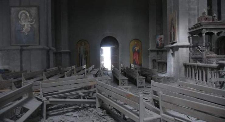 В Нагорном Карабахе под обстрел попал собор