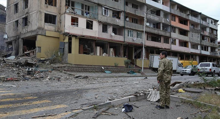 В Азербайджане заявляют, что армянские войска покидают Степанакерт