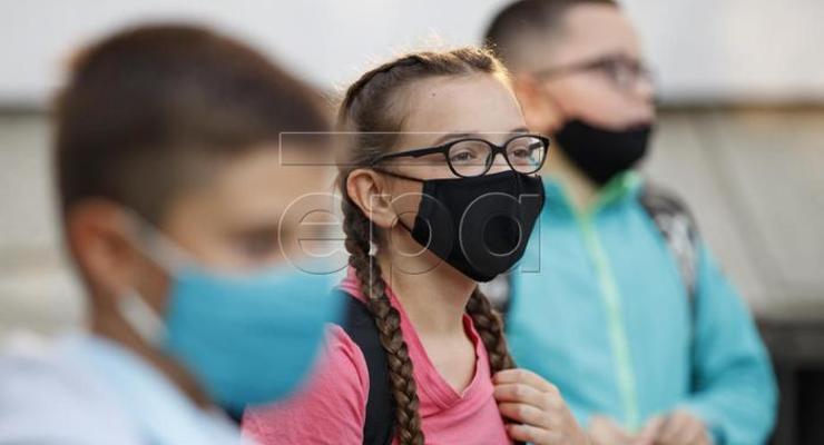 В Украине 1 825 учеников болеют COVID-19