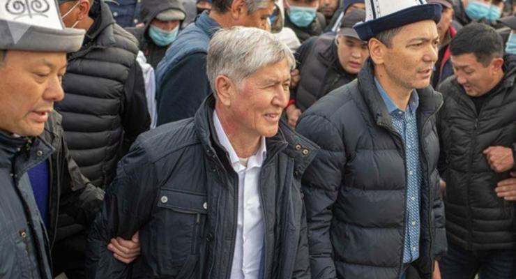 В Кыргызстане силовики задержали экс-президента Атамбаева