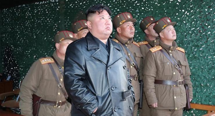 Северная Корея продемонстрировала на параде новую баллистическую ракету
