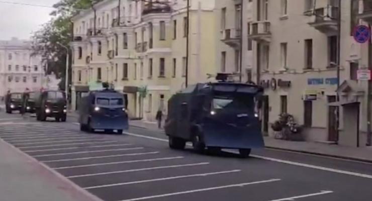 В Беларуси снова митинг, а в центре военная техника и пулеметы