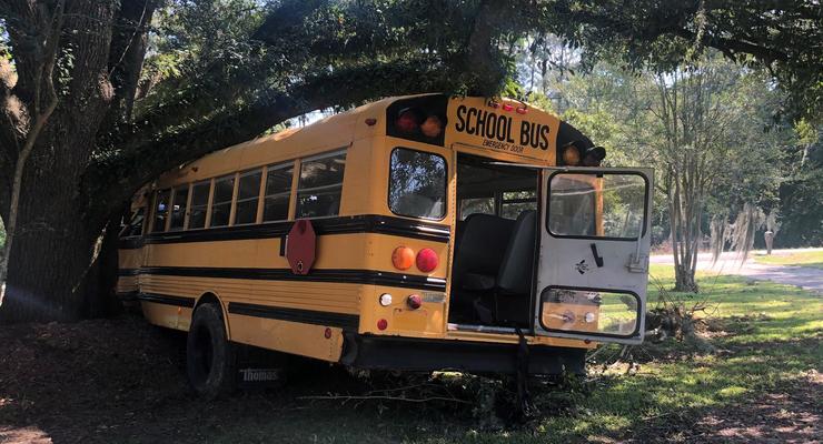 В США 11-летний мальчик угнал школьный автобус