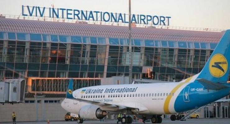 Во львовском аэропорту неудачно приземлился самолет