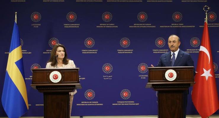 Главы МИД Турции и Швеции устроили перепалку во время пресс-конференции