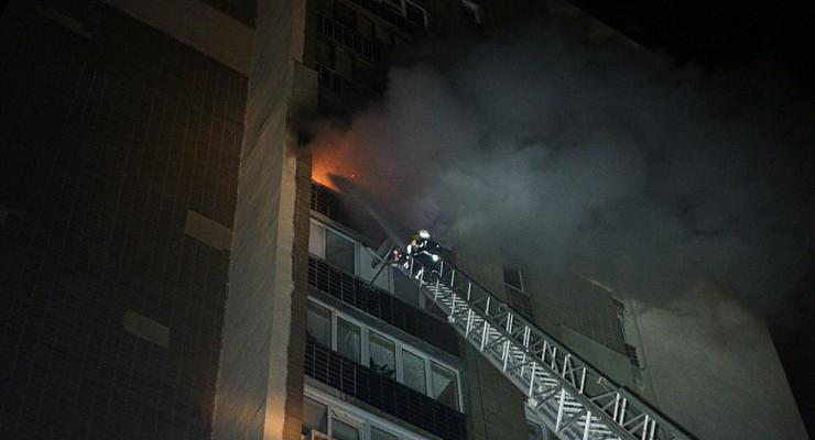 Ночью в Киеве горела многоэтажка