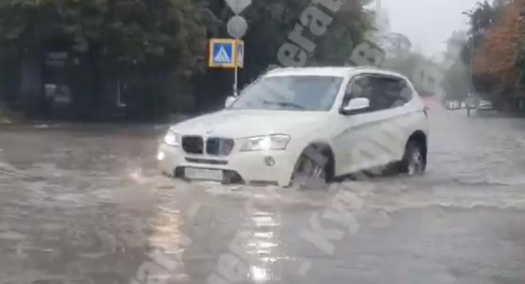 В Киеве из-за ливня затоплены шесть улиц