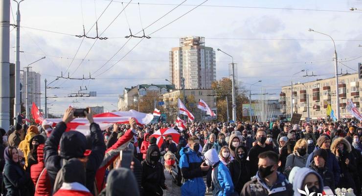 На протестах в Беларуси снова задерживают людей