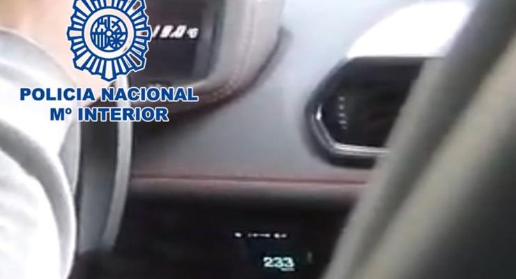 В Испании задержали автоблогера, который разогнался до 233 км/ч
