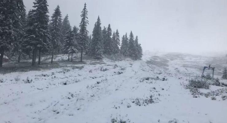 Снегопад в Украине: В Карпатах выпало 7 см снега