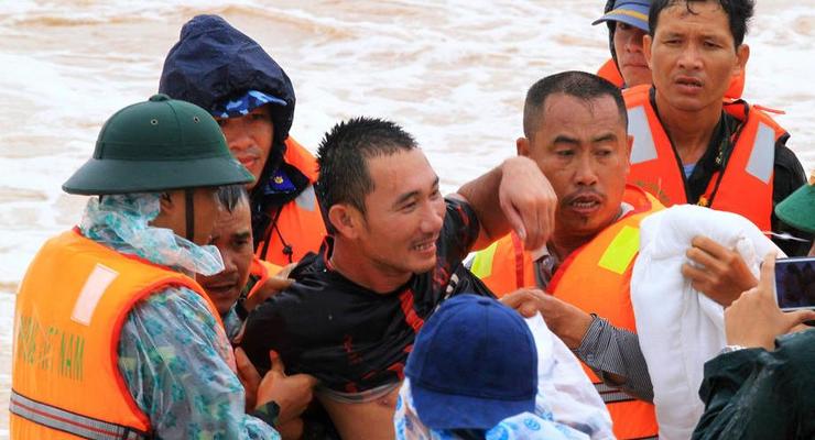 Вьетнам пострадал от наводнения. Фоторепортаж