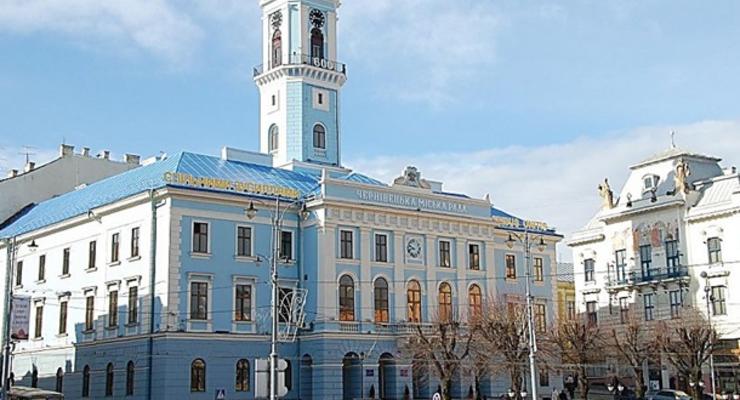 Вспышку COVID в Черновцах связывают с празднованием Дня города