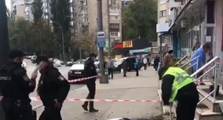 В Киеве с девятого этажа упали женщина с ребенком, - СМИ