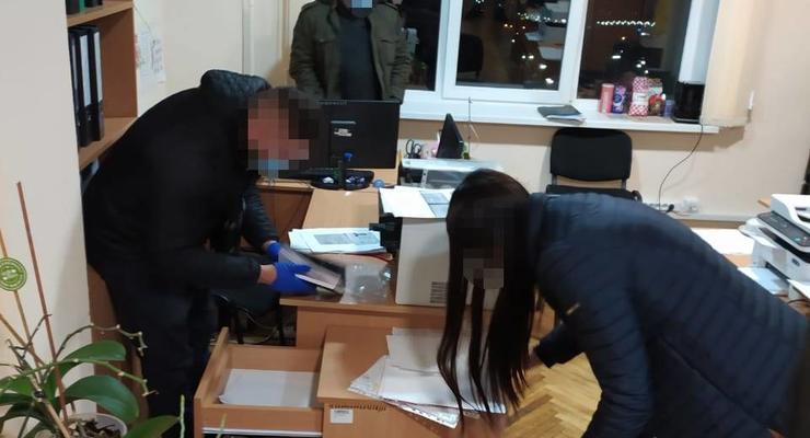 В Киеве на взятке попались прокурор и полицейский