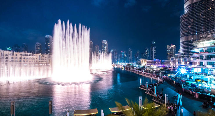 В Дубаи открыли самый большой в мире фонтан