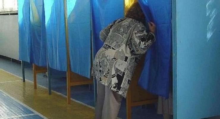 Городской голова Сватово разбил камеру на избирательном участке - ОПОРА