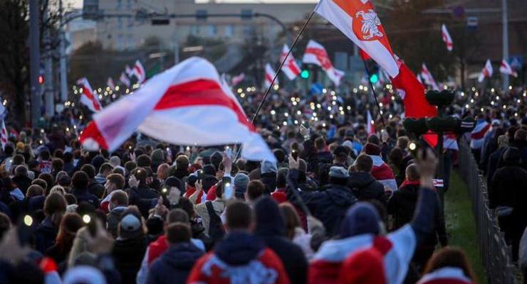 В Минске протесты разгоняют светошумовыми гранатами