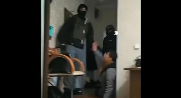 В Минске силовики ворвались в квартиру