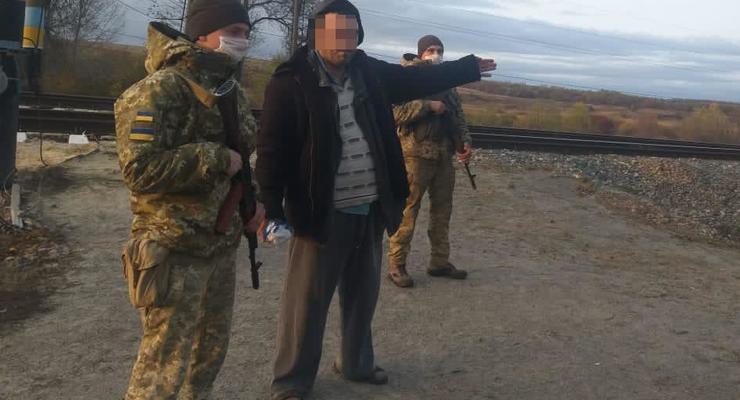 Пьяный мужчина в шлёпанцах пытался пешком уйти в Россию – ГПСУ