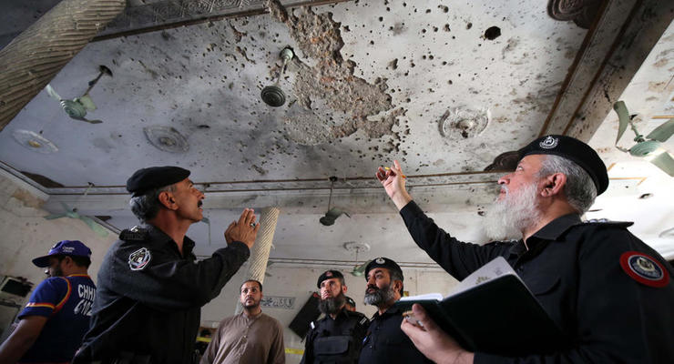 В Пакистане в семинарии прогремел взрыв, есть жертвы. 18+