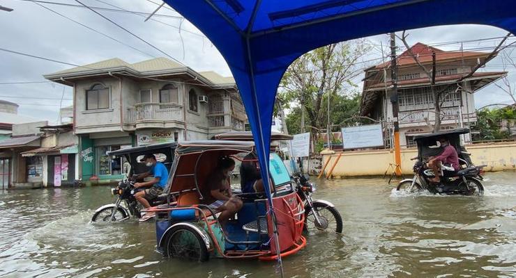 На Филиппинах бушует тайфун Молаве. Фоторепортаж