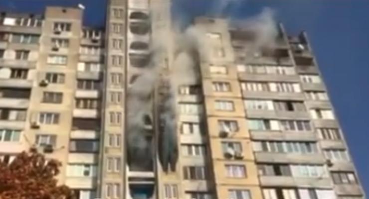 В Киеве серьезный пожар, горит многоэтажка