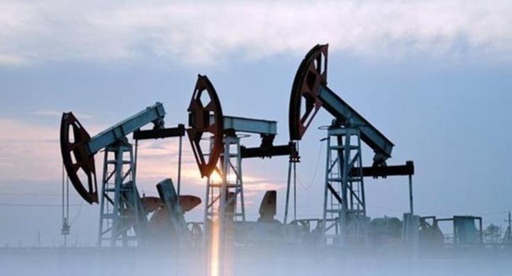 Цена нефти снижается из-за роста запасов в США