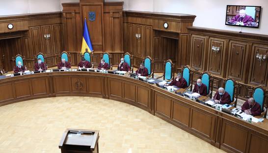 Конституционный суд заявил о давлении со стороны правительства