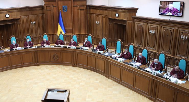 Конституционный суд заявил о давлении со стороны правительства