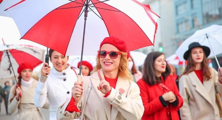 В Минске девушки устроили "зонтичную" акцию