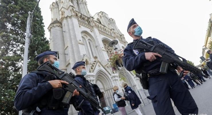 В Париже копы задержали нападавшего с ножами - СМИ