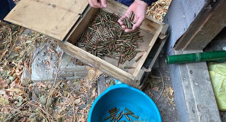 В Донецкой области пограничники обнаружили тайник с боеприпасами