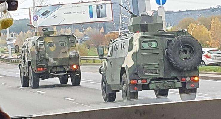 В Минске заметили вездеходы силовиков с пулеметами