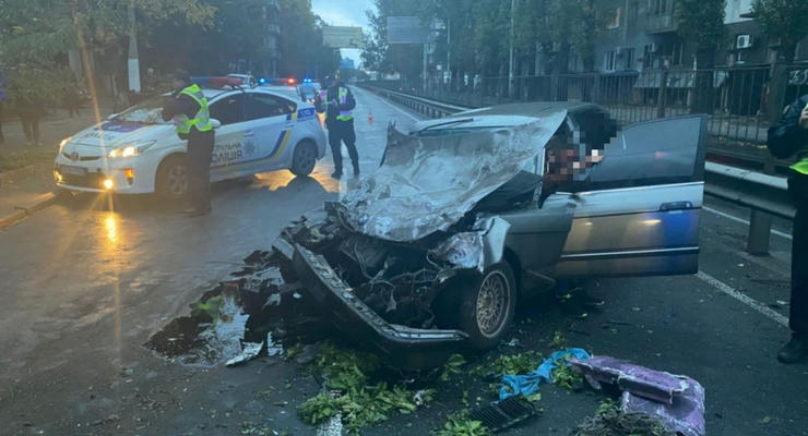 В Одессе угонщик авто протаранил маршрутку
