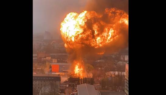 Взрывы, дым и огонь: В Москве пожар на складе газовых баллонов