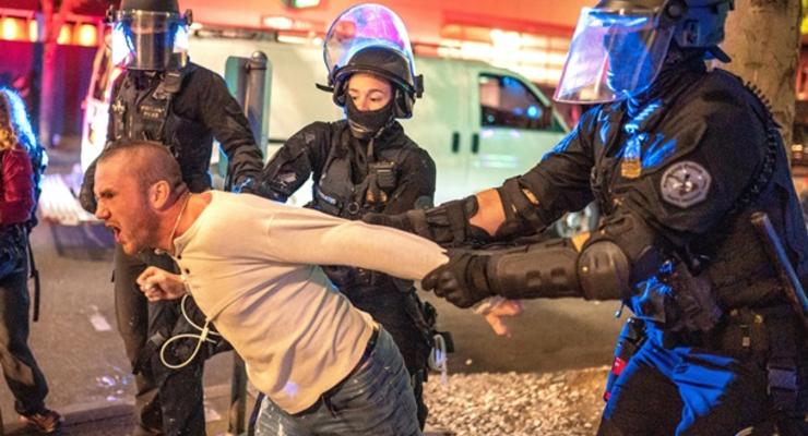 В США прошли аресты протестующих из-за выборов