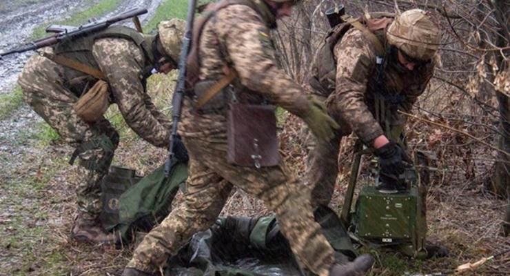 На Донбассе обострение, ранен военный