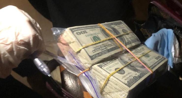 Требовали почти $89 тыс: В Мариуполе поймали чиновников-взяточников