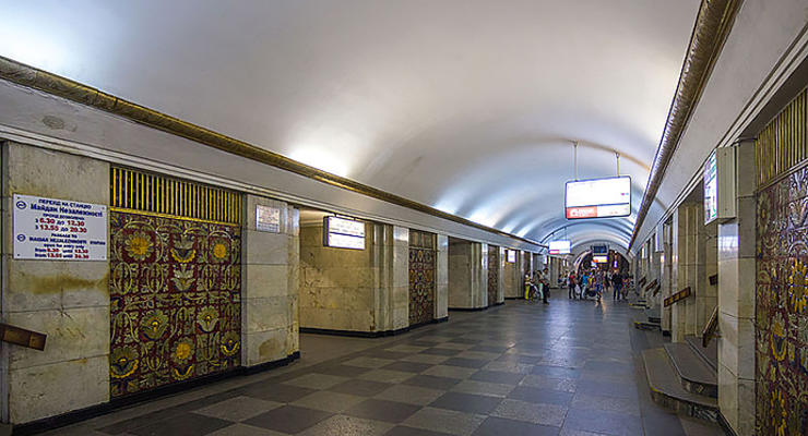 В Киеве станцию метро Крещатик закрывали из-за "минирования"
