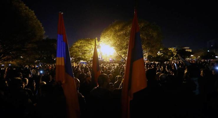 В Ереване протестующие ворвались в здание правительства