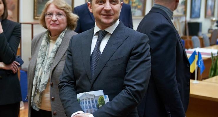 Конституционный суд открыл производство по делу Зеленского