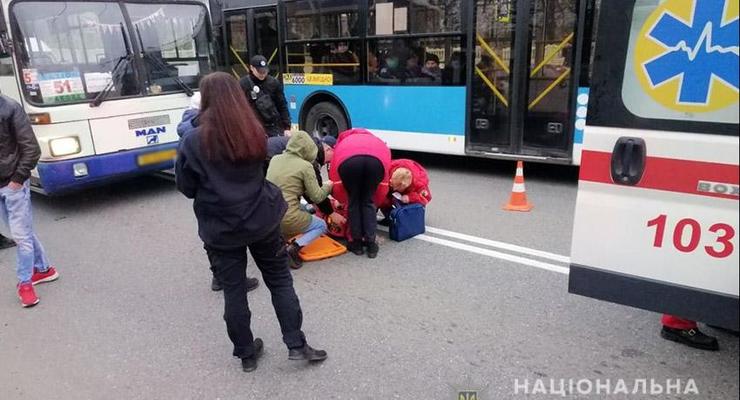 В Хмельницком автобус сбил двух детей на переходе